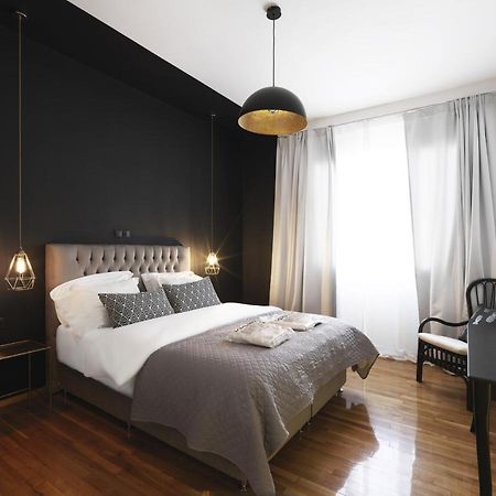 Athenian Apartment In The Center With Jacuzzi Εξωτερικό φωτογραφία