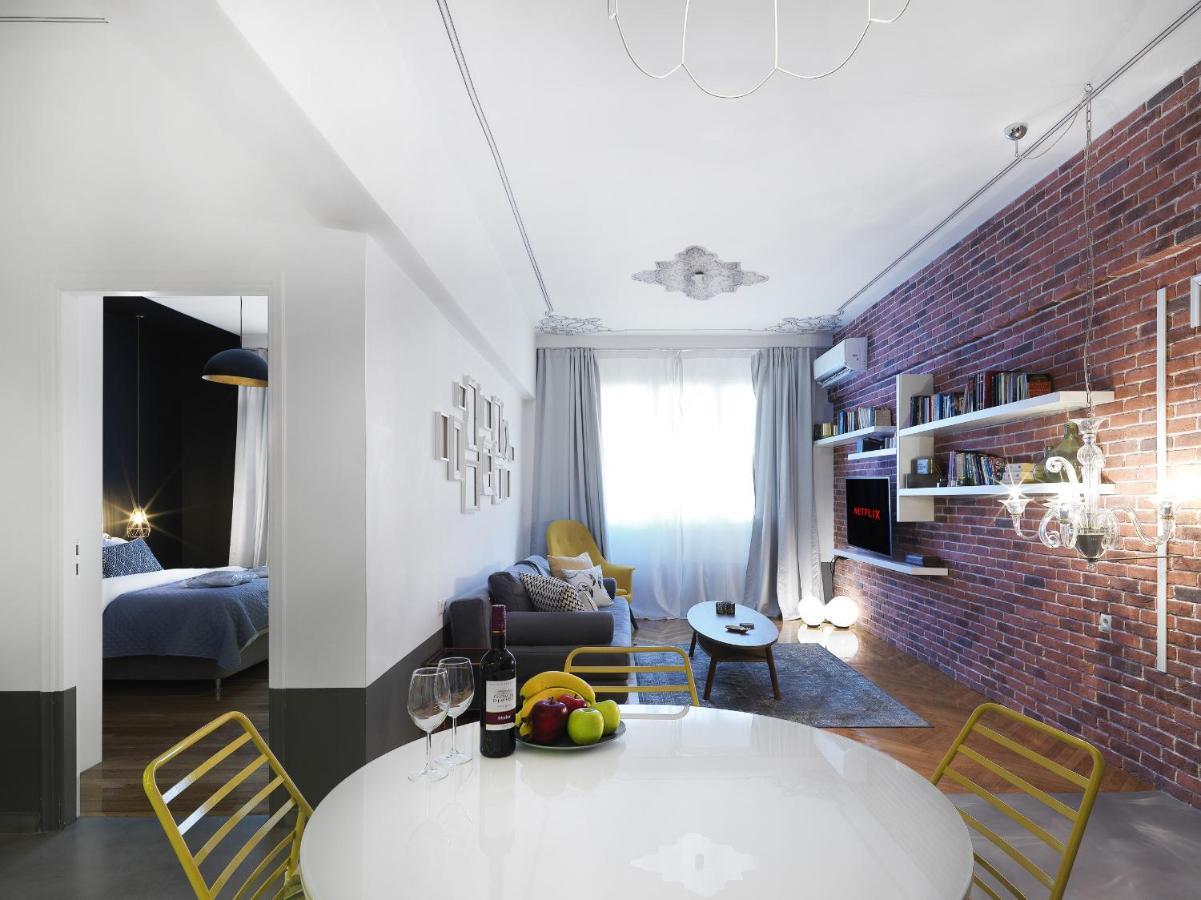 Athenian Apartment In The Center With Jacuzzi Εξωτερικό φωτογραφία